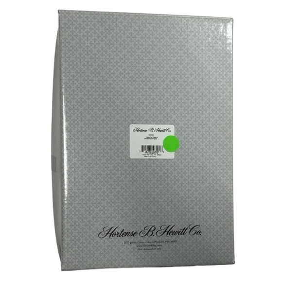 Hortense B. Hewitt pack of 2 champagne flutes with bow and heart charms. - Picture 4 of 6